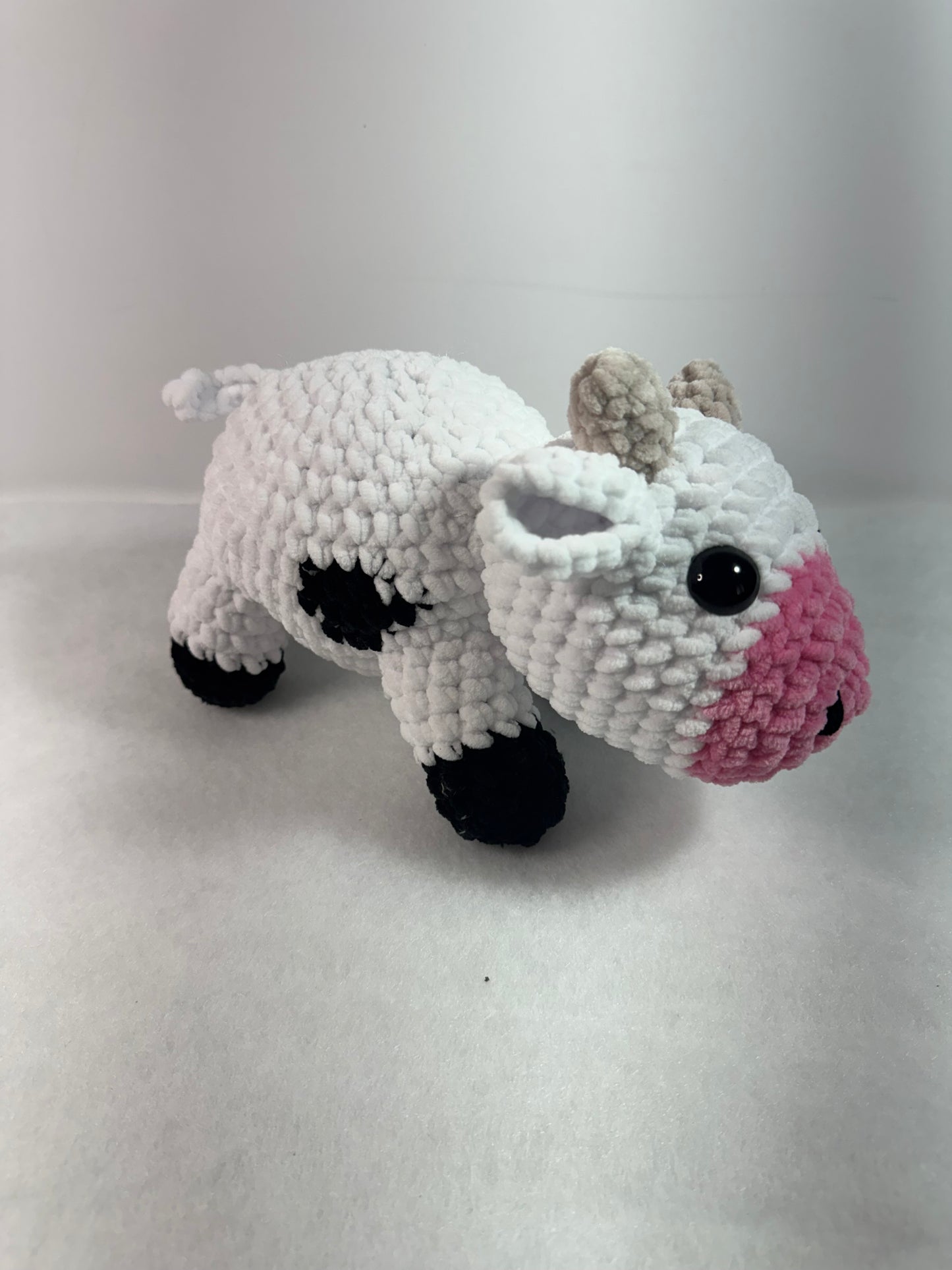 Standing Daisy Dairy Cow